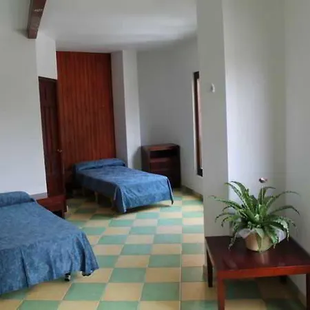 Leon Dormido & Hostel Polop