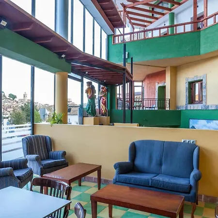 Leon Dormido & Auberge de jeunesse