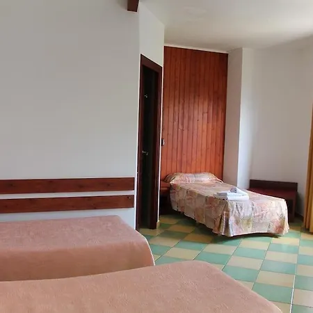 Leon Dormido & Hostel
