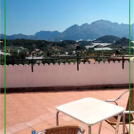 Leon Dormido & Hostel