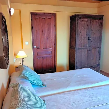 Leon Dormido & Hostel