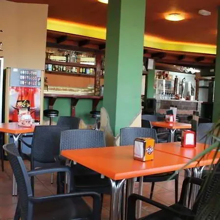 Leon Dormido Rooms & Apartments Hostel *