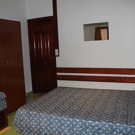 Leon Dormido & Hostel Polop
