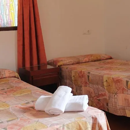 Leon Dormido & Hostel