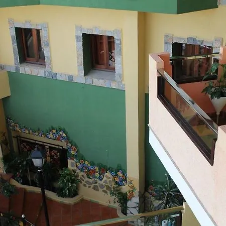 Leon Dormido Rooms & Apartments Hostel