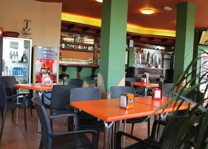 Leon Dormido & Hostal *