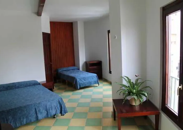 Leon Dormido & Hostal Polop de la Marina
