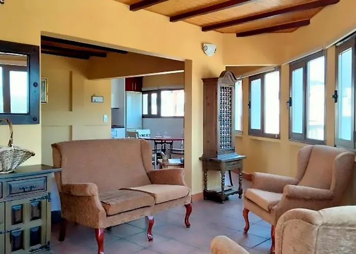 Leon Dormido & Hostal Polop de la Marina