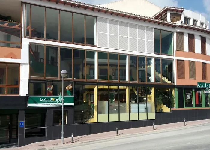 Leon Dormido & Hostal Polop de la Marina